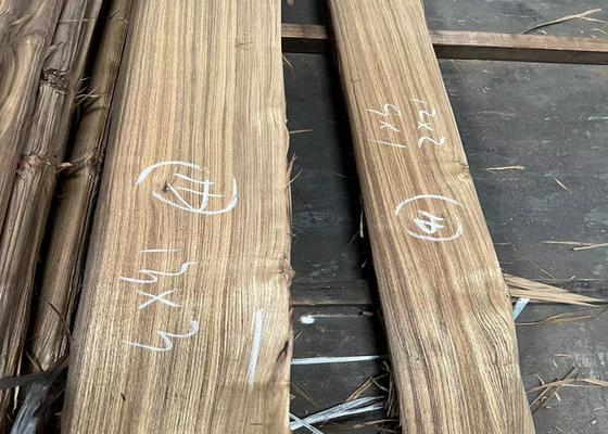 ربع قطعة قشرة خشب الساج بورما الطبيعية مع الخط الأسود